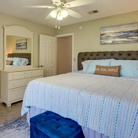 Charming Pcb Condo With Balcony Walk To Beach!
